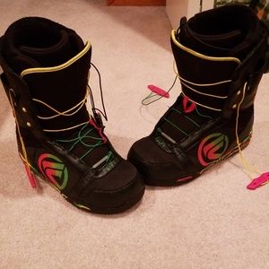 Snowboard boots